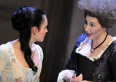 Eve-Maud HUBEAUX - Marcellina (Le Nozze di Figaro) - Opéra d'Avignon &copy; C&eacute;dric DELESTRADE - ACM-STUDIO